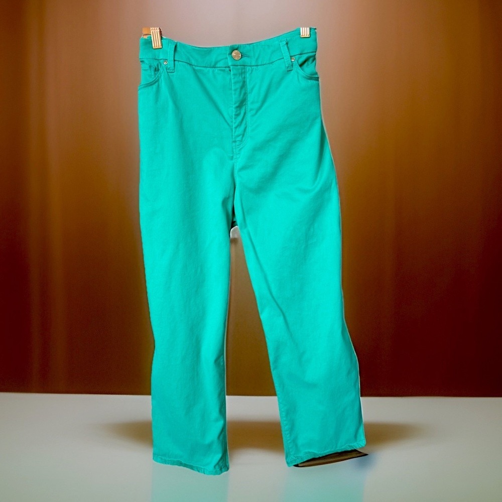 Chicos So Lifting Green Crop Pants Size 2.5 Pre-loved Good Condition